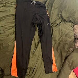 Nike dri-fit capris size M